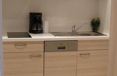 Funfhaus Apartment | Discover Cityrooms Vienna: Family-Friendly with Breakfast