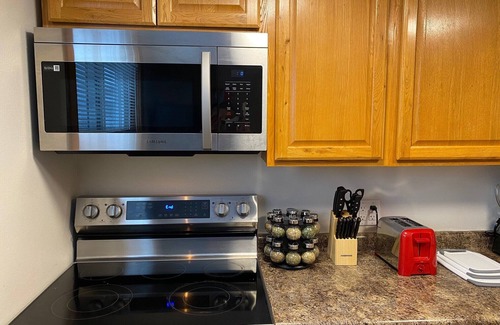 Mount Pleasant House | Cityscape Retreat: Family-Friendly with Self Check-In
