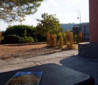 Santa Tecla Apartment | Budget-Friendly Stay at Ciuriddi with Kitchen Amenities