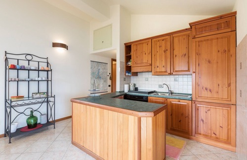 Civenna Apartment | Unforgettable Civenna Lake View Retreat with Breakfast