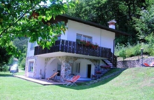 Val Maria-Pur Apartment | Lake View Retreat: Civettini House Just Steps from the Water