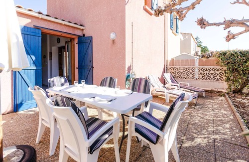 Narbonne-Plage House | Cozy CJ3 Holiday House: Oceanfront Getaway for 6