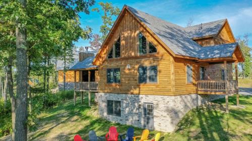 McHenry House | Experience CJs Mountain Lodge: Pool & Hot Tub Retreat