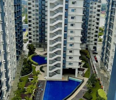 San Bartolome Apartment | CK Suites Staycation at Vine Residences by SMDC
