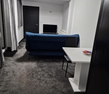 Codsall Apartment | Cozy CKB Flat: Child-Friendly Stay with 9.6/10 Rating