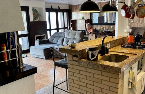 Centro House | Classic Beach House: Cozy Retreat for Families and Pets