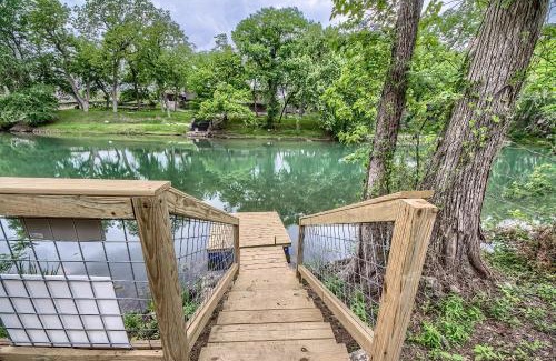 Canyon Lake House | Discover the Pet-Friendly CL 954 River Cliff Retreat