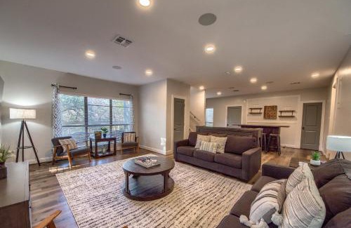 Canyon Lake House | Discover the Pet-Friendly CL 954 River Cliff Retreat