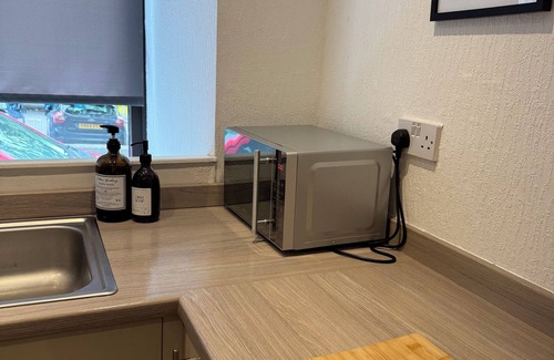 Dundee Apartment | Central Flat with Spa, Kitchen & Hot Tub - Rated 10/10
