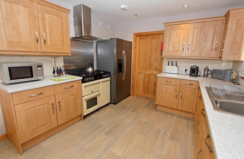 Isle of North Uist Cottage | Pet-Friendly Clachan Sands Cottage in Scenic Lochmaddy