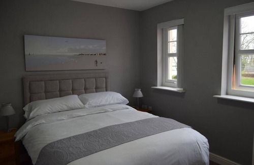Garlieston House | Oceanfront Cladach Holiday Home with Amazing Guest Ratings