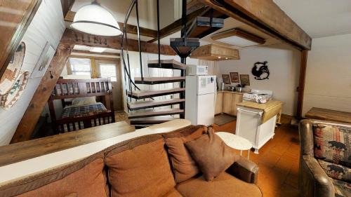 Red River House | Experience Claim Jumper A-Frame 2 by the River - Pet Friendly