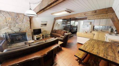 Red River House | Experience Claim Jumper A-Frame 2 by the River - Pet Friendly