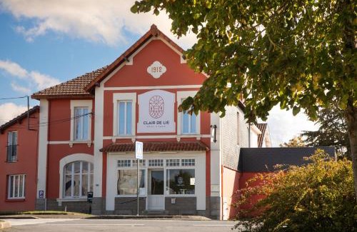 Vallet Hotel | Cozy Clair de Lie: Family-Friendly with Restaurant & Kitchen