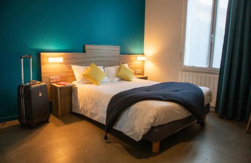 Vallet Hotel | Cozy Clair de Lie: Family-Friendly with Restaurant & Kitchen