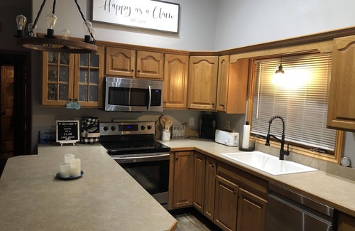 Clam River House | Idyllic Clam Lake Cottage: Waterfront Retreat with Breakfast