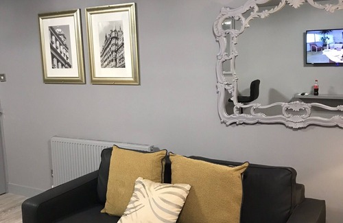 East Kilbride Apartment | Discover Clamenti - Canongate: Your Ideal Getaway