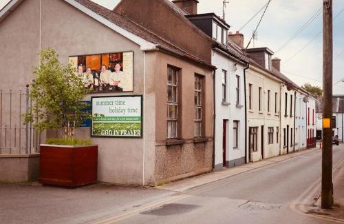 Carrick-on-Suir Apartment | Family-Friendly Clancy Brothers Homestead with High Reviews