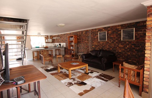 Cederberg Apartment | Top-Rated Clanwilliam Accommodation with Family-Friendly Amenities