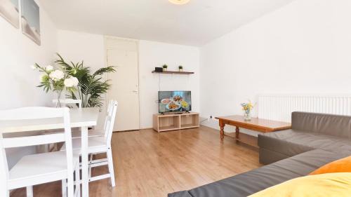 Latchmere House | Inviting Clapham Garden Hotel near Battersea Park