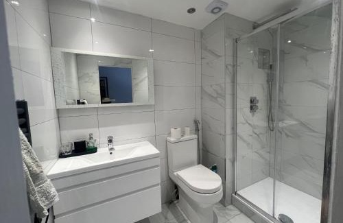 Latchmere Apartment | Clapham Oasis: Family-Friendly Retreat with Stellar Reviews!