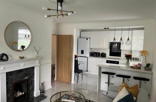 Latchmere Apartment | Clapham Oasis: Family-Friendly Retreat with Stellar Reviews!