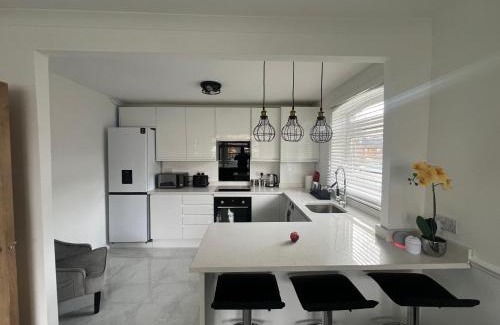 Latchmere Apartment | Clapham Oasis: Family-Friendly Retreat with Stellar Reviews!
