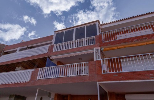 Melenara Apartment | Oceanfront Clara Rosa Beach House: Rated 10/10 by Guests