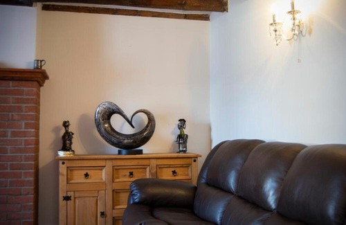 Warkworth House | Family-Friendly Retreat at Clara's Cottage - 4 Star Comfort