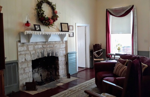 Dripping Springs Bed & Breakfast | Exceptional Stay at Clara's House - Homestead B&B with Breakfast