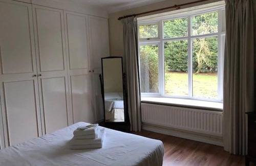 Ickburgh House | Family-Friendly Clare House with Kitchen Amenities Awaiting You