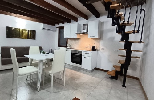 Apricale Apartment | Guest Rated Clare House: Pet & Child Friendly Retreat