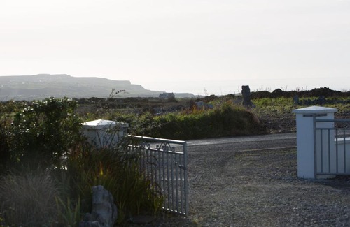 Lisdoonvarna House | Experience Clare Rose Cottage: 4-Star Retreat with Accessibility