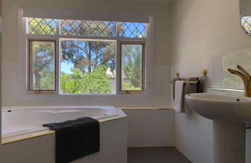 Andrews Apartment | Discover Clare to Spalding: Family-Friendly Getaway