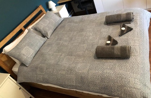 Andrews Apartment | Discover Clare to Spalding: Family-Friendly Getaway