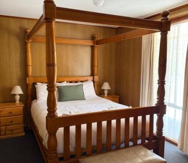 Stanley Flat Resort | Pet-Friendly Clare Valley Cabins with Family Amenities