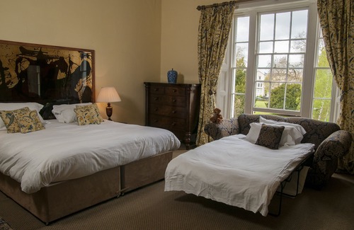 Cheltenham Hotel | Experience the Comfort of Clarence Court Hotel