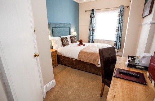 Cheltenham Hotel | Experience the Comfort of Clarence Court Hotel