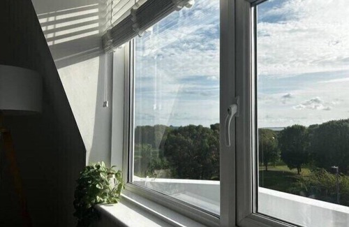 Portsmouth Apartment | Scenic Clarence Parade: Panoramic Sea View Apartment