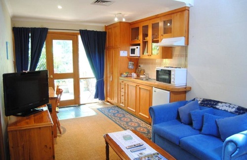 Ob Flat House | Discover Comfort at Clarendon Chalets - Rated 9/10!