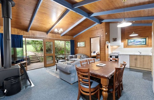 Ob Flat House | Discover Comfort at Clarendon Chalets - Rated 9/10!