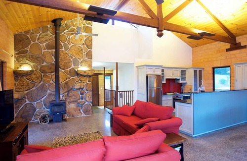 Possum Brush Cottage | Discover Clarendon Forest Retreat: 4-Star Getaway with Pool