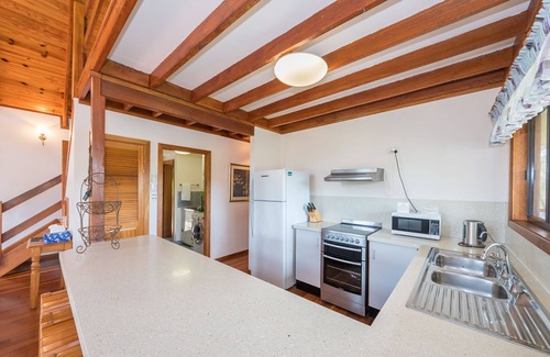 Possum Brush Cottage | Discover Clarendon Forest Retreat: 4-Star Getaway with Pool