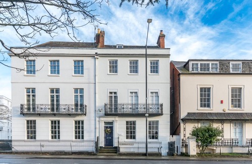 Leamington Spa Apartment | Clarendon Place - Stunning 1BD in Leamington Spa