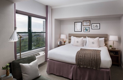 Gold Coast Hotel | Eco-Friendly Getaway at Claridge House - 4 Star Comfort