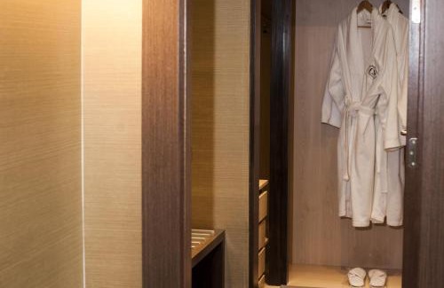 Adelfas Hotel | Discover Claridge Madrid: 4-Star Comfort with Ocean Views