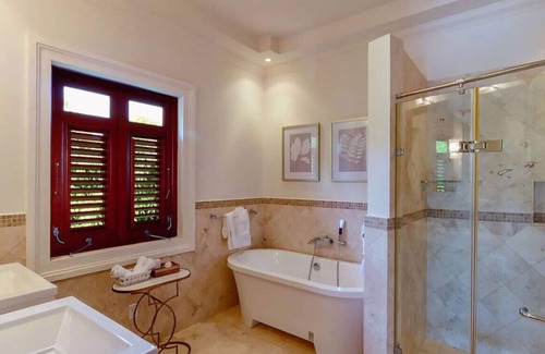 Gibbs Bay House | Claridge Plus Luxury Villa