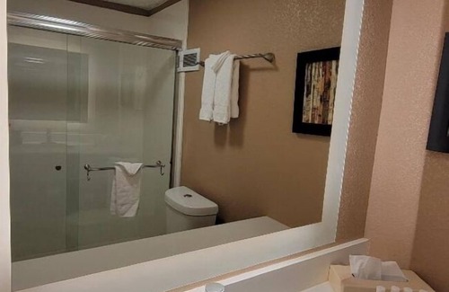Lansing Hotel | Convenient Stay at Ramada Hotel & Conference Center Lansing
