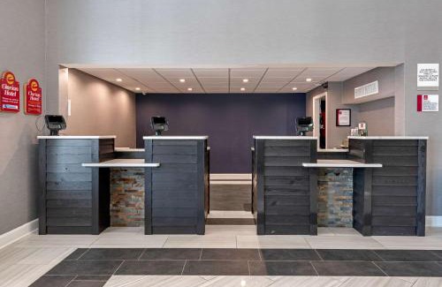 Lexington Hotel | Pet-Friendly Retreat at Clarion Hotel Conference Center