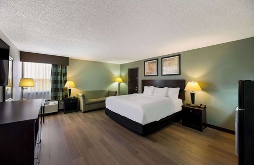 San Angelo Hotel | Relax at Clarion Hotel San Angelo Near Convention Center